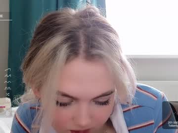 webcam girl small_blondee live cam image #7083162