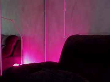 webcam girl tia__moon live cam image #12245576