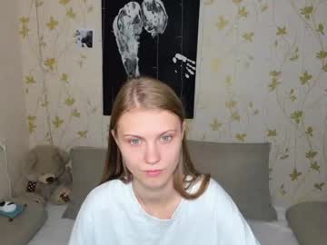 webcam girl phoebepaw live cam image #9825744