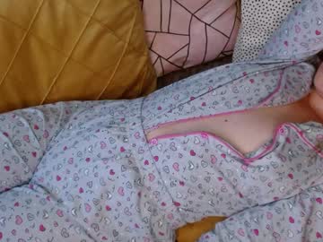 webcam girl juicy_peach88 live cam image #4145433