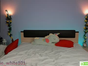 webcam girl foxhilary live cam image #3023396