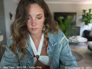 webcam girl bloomyogi live cam image #10297277