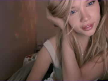 webcam girl bitter_moon live cam image #4361536
