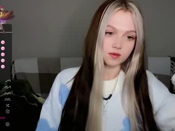 webcam girl small_blondee live cam image #7465175