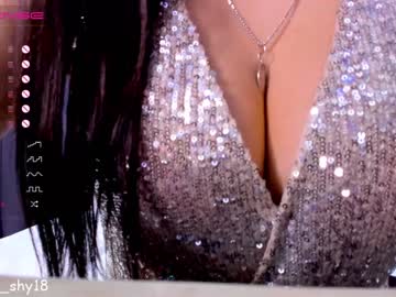 webcam girl emmika_ live cam image #1178731