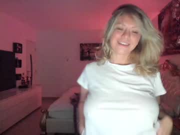 webcam girl kiradivine live cam image #1562739