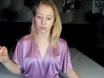 webcam girl emily_tayl0r live cam image #4237483