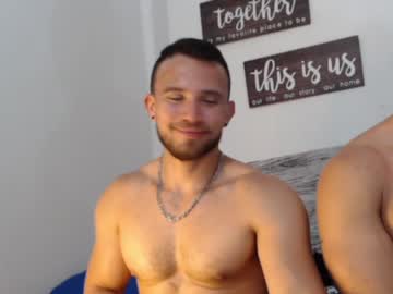 webcam man muscle_21_bloder live cam image #4850186