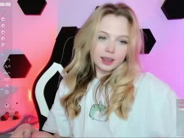 webcam girl small_blondee live cam image #5401470