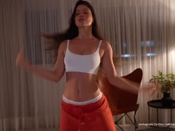 webcam girl tifalock_ live cam image #7115406