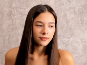 webcam girl amandamedrano live cam image #3724186