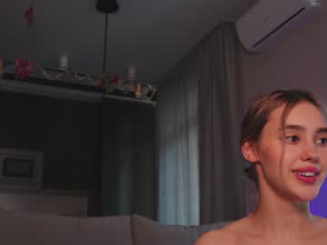 webcam girl angella_kleee live cam image #4514333