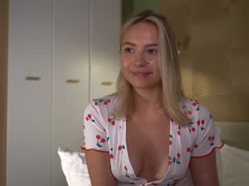 webcam girl snow_is_falling live cam image #9829423