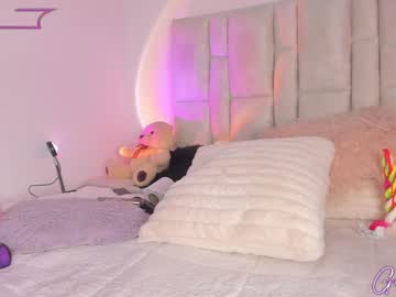 webcam girl giselle_js live cam image #11381590
