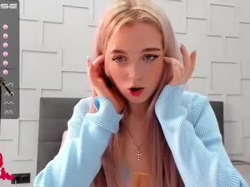webcam girl small_blondee live cam image #2046357