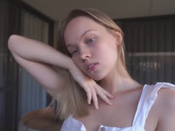 webcam girl bibi_it_is live cam image #5002482