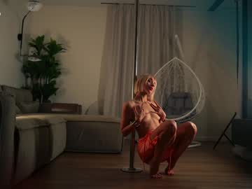 webcam girl artmosphera live cam image #10844674