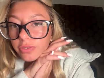 webcam girl carooob live cam image #11671275