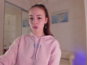 webcam girl strawberry_donut live cam image #932337