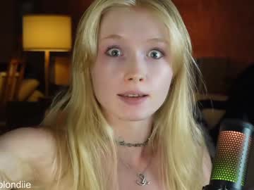 webcam girl bestblondiiecb live cam image #10140556