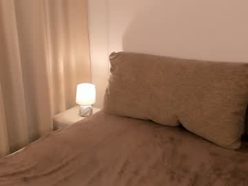 webcam girl peek_in_my_window live cam image #8836675