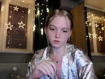 webcam girl small_blondee live cam image #8054018