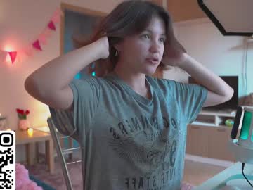 webcam girl tiny_miracle live cam image #10263443