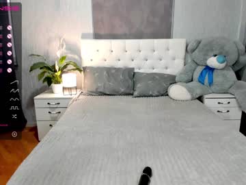 webcam girl emmika_ live cam image #1432815