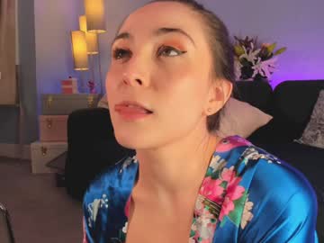 webcam girl littlee33 live cam image #10476124