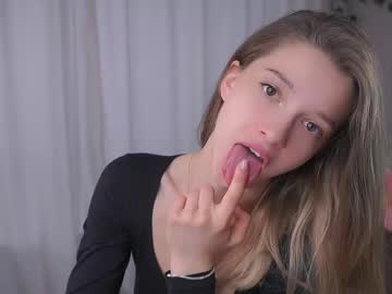 webcam girl little_poetry live cam image #12475176