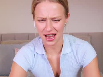 webcam girl ella_twinkle live cam image #12183849