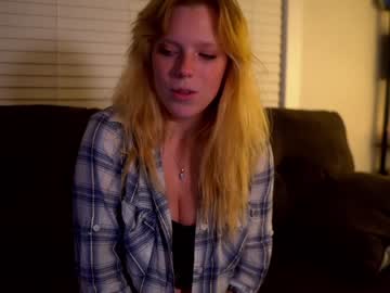 webcam girl crimsonxrapture live cam image #455312
