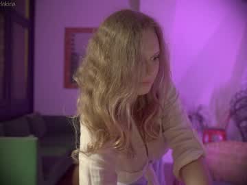 webcam girl chillwithkira live cam image #1524971