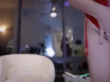 webcam girl gia_is_horny live cam image #10975878