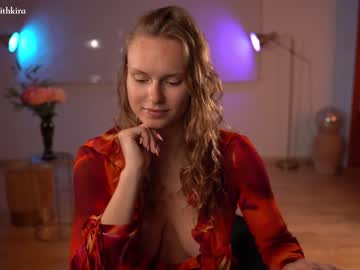 webcam girl chillwithkira live cam image #5854742