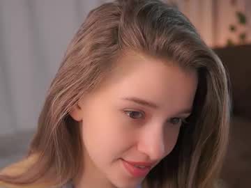 webcam girl little_poetry live cam image #12296855