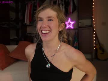 webcam girl lucy_gooosey live cam image #11574330