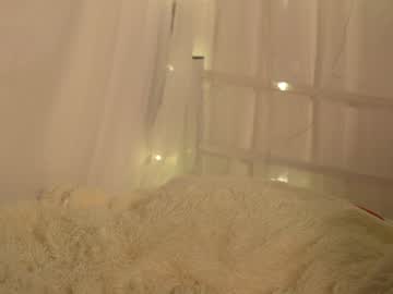 webcam girl mother__of__dragons live cam image #9376911