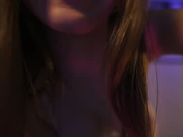 webcam girl lucie_beltran live cam image #10215799
