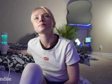webcam girl bestblondiiecb live cam image #10983466