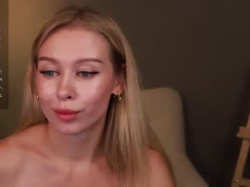 webcam girl aleksa_cutie live cam image #10268070