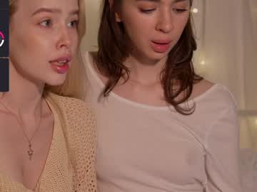 webcam girl mother__of__dragons live cam image #9878763