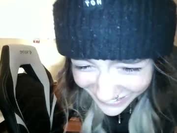 webcam girl pixelatedprincess live cam image #3776360
