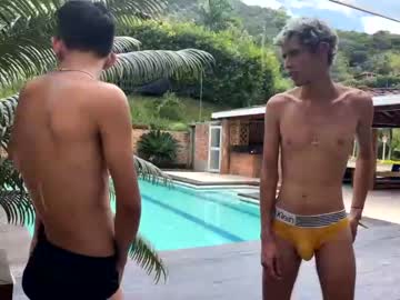 webcam man frat_house live cam image #1839508