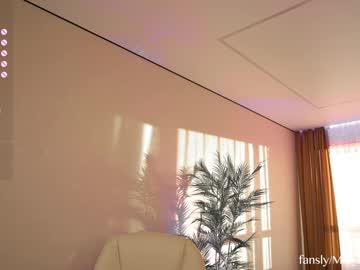 webcam girl mia_milagros live cam image #9442553