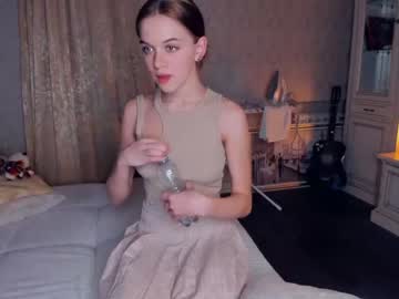 webcam girl lindahard live cam image #4969602