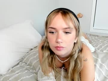 webcam girl clairebabyy1 live cam image #8058688
