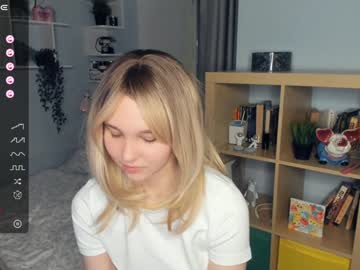 webcam girl summer_lilac live cam image #10389175