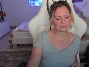 webcam girl kiradivine live cam image #557725
