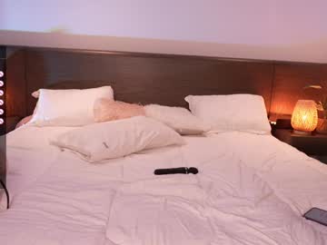 webcam girl lau__1 live cam image #9980022